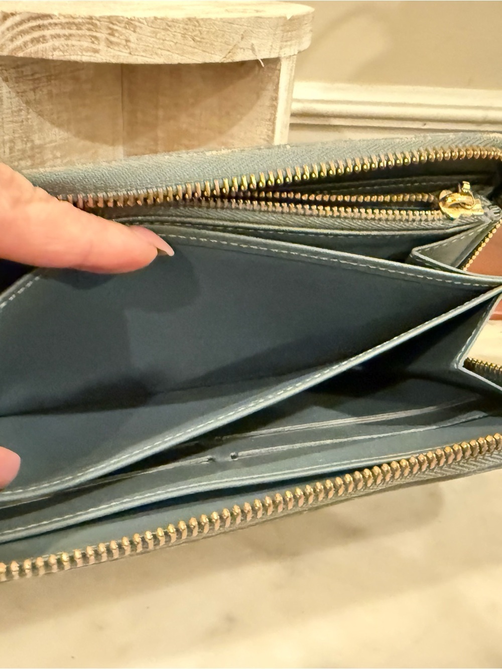 Authentic Louis Vuitton Vernis Patent Zip Wallet - Picture 12 of 16